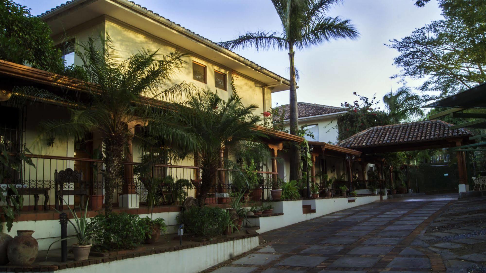 Altos De Fontana Hotel Манагуа Екстериор снимка